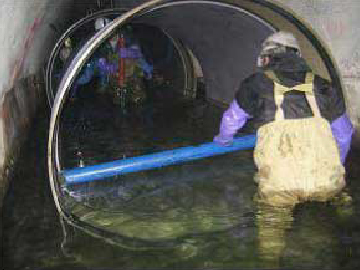 流水下での水路施工
